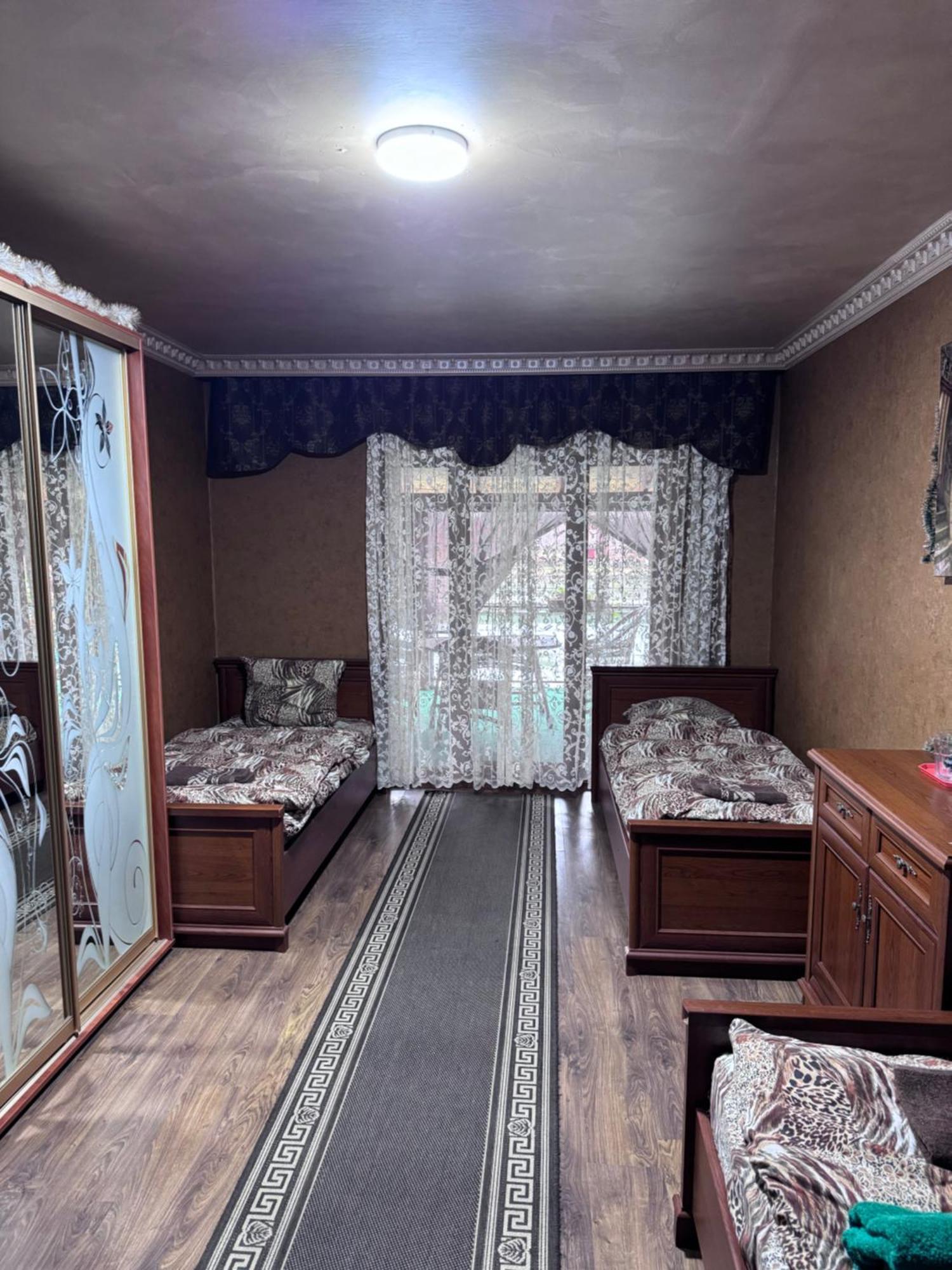 Отель Біля Озера Mukacheve Ngoại thất bức ảnh