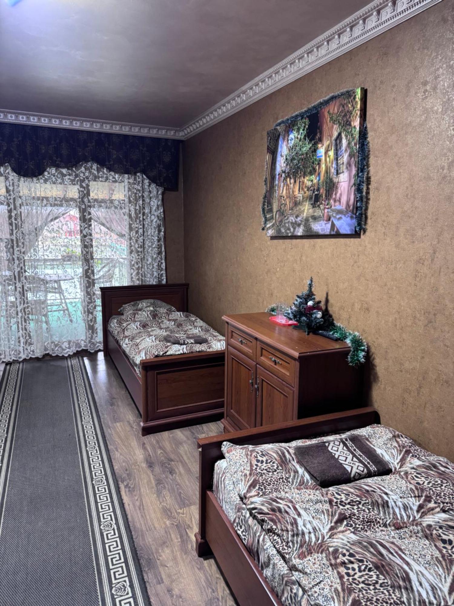 Отель Біля Озера Mukacheve Ngoại thất bức ảnh