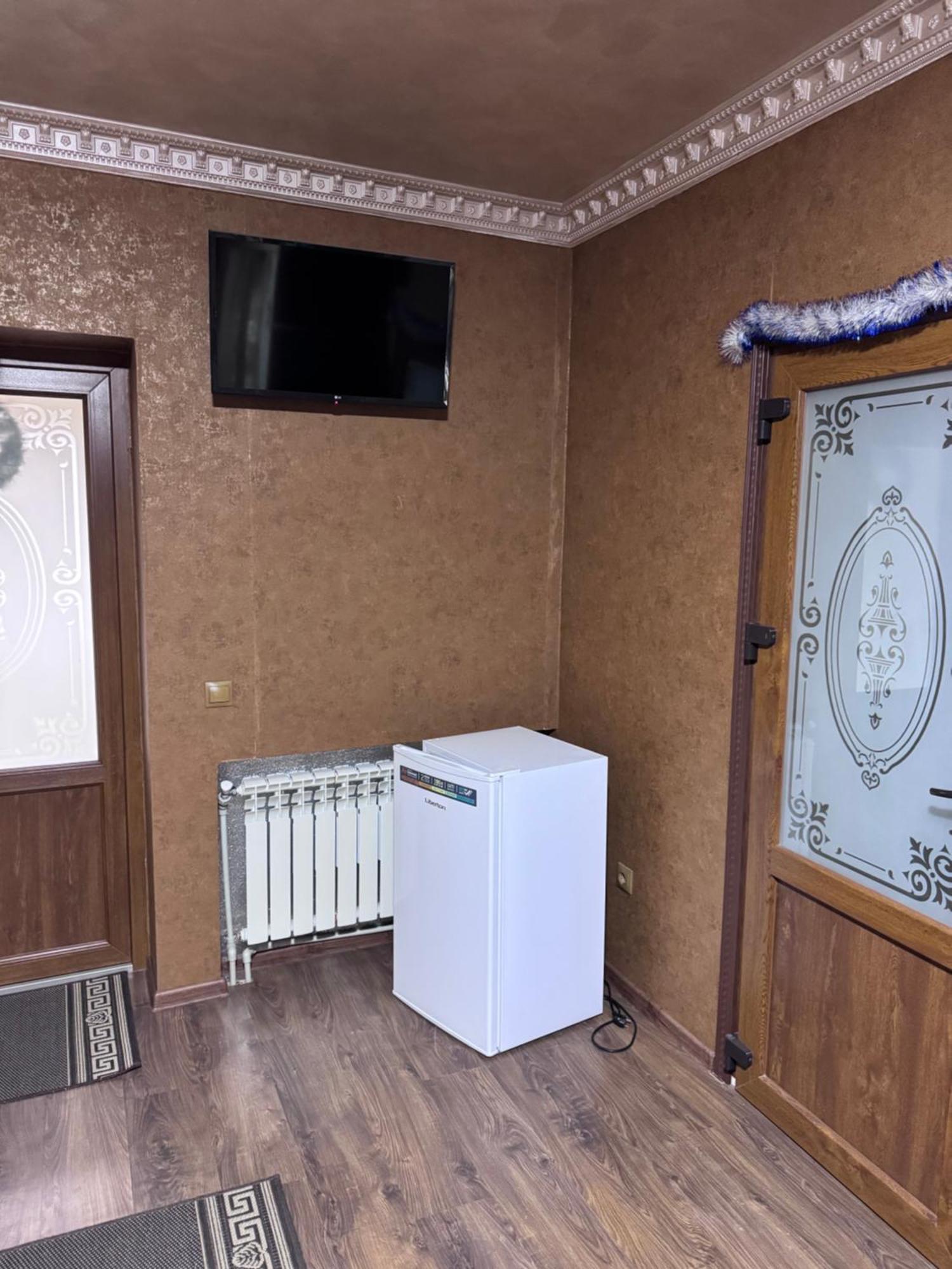 Отель Біля Озера Mukacheve Ngoại thất bức ảnh
