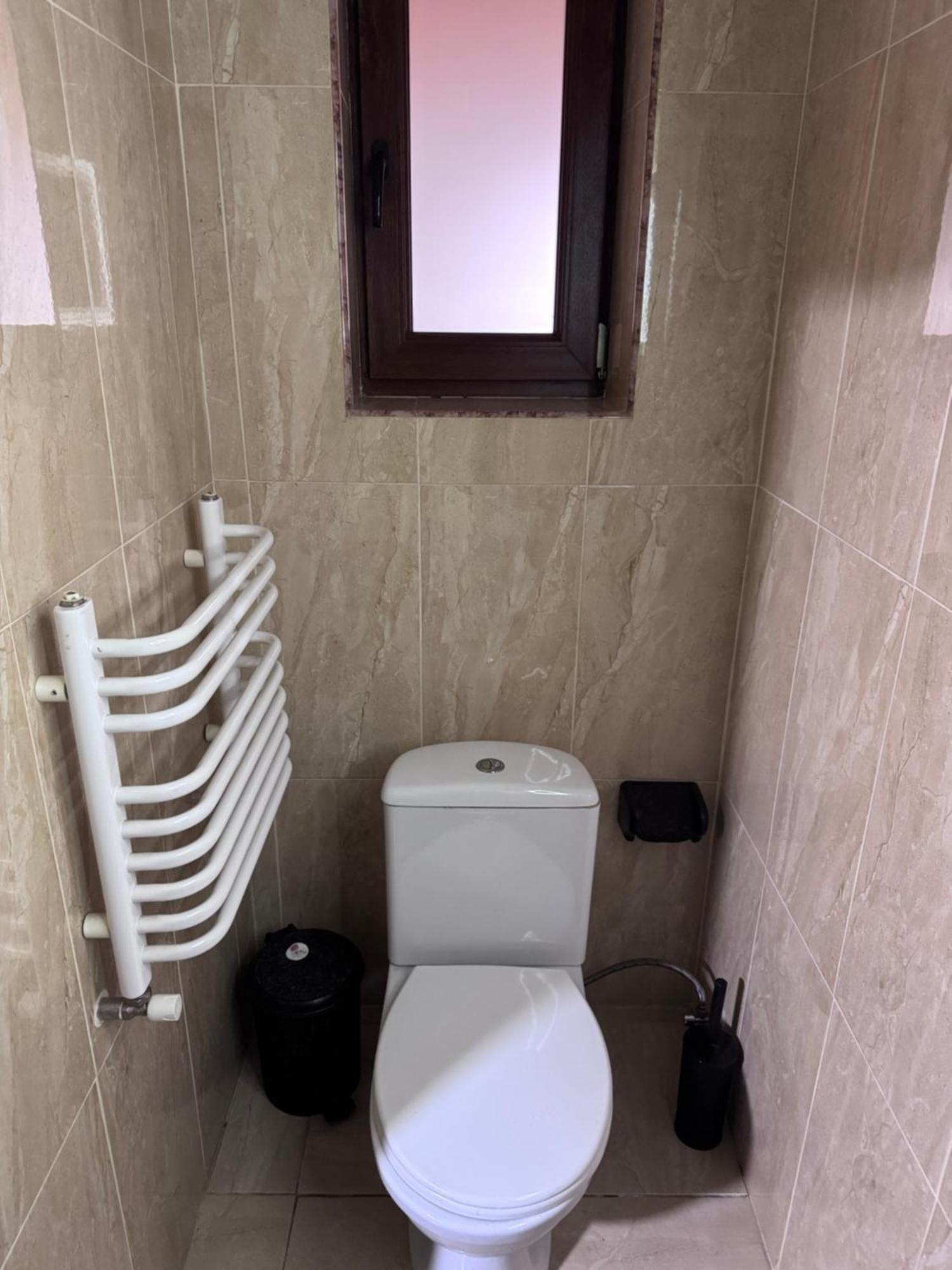 Отель Біля Озера Mukacheve Ngoại thất bức ảnh