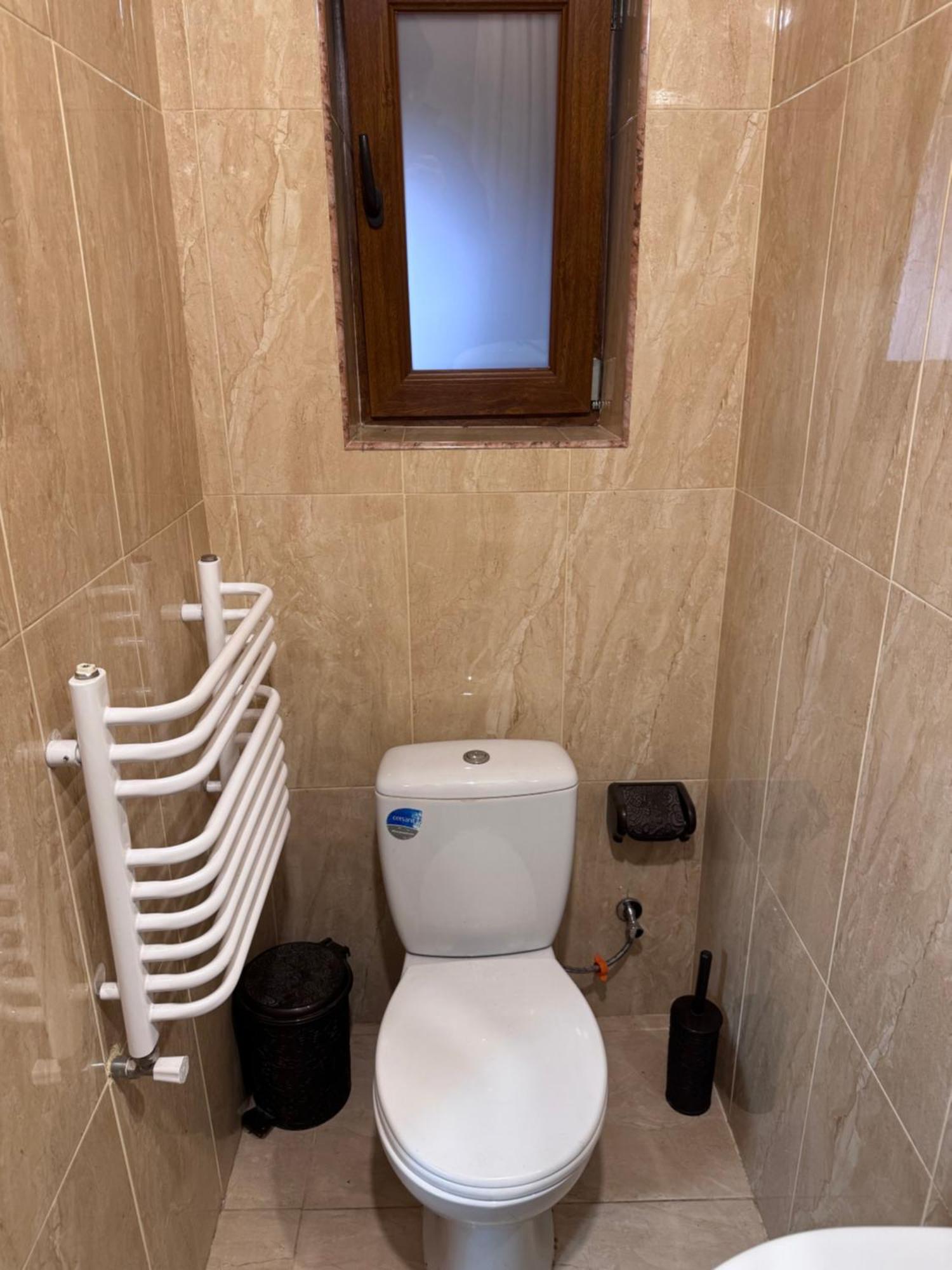Отель Біля Озера Mukacheve Ngoại thất bức ảnh