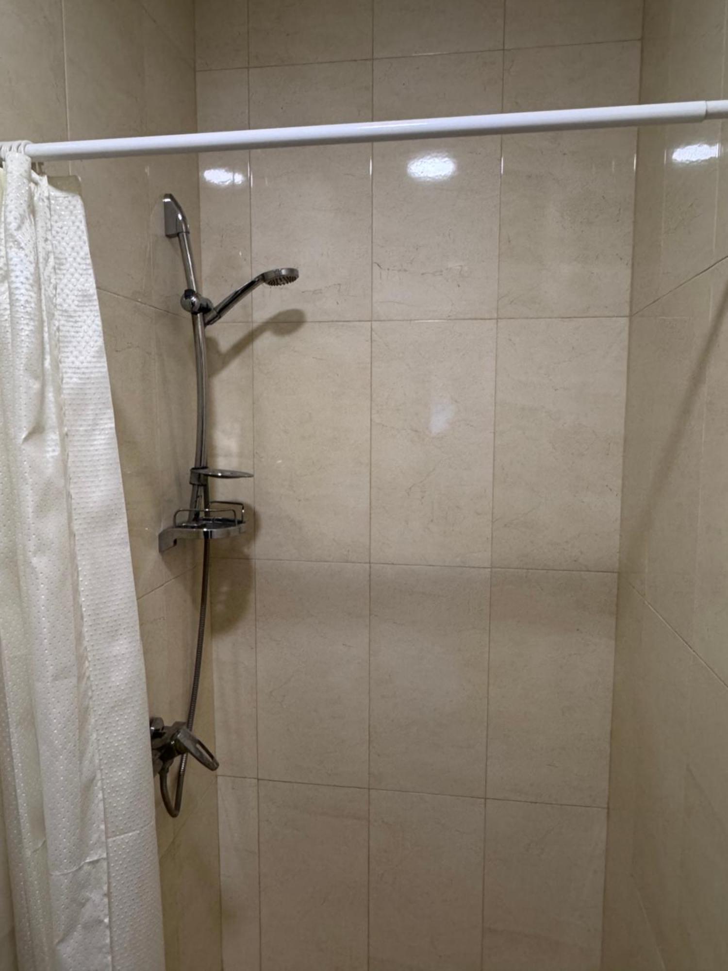 Отель Біля Озера Mukacheve Ngoại thất bức ảnh