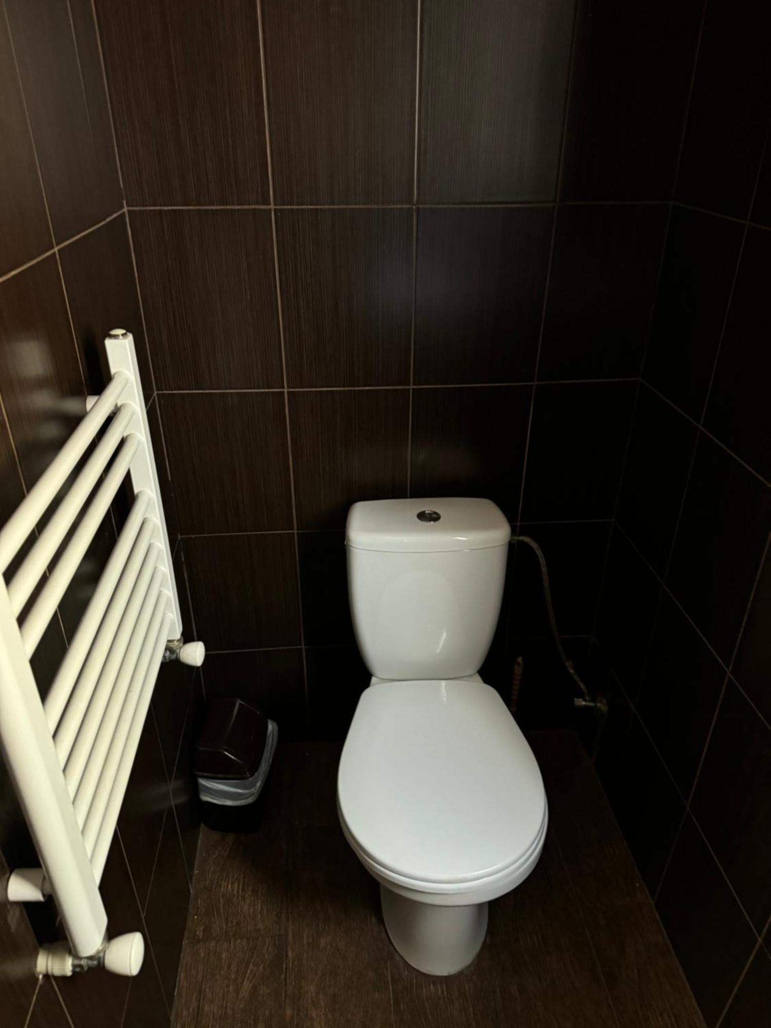 Отель Біля Озера Mukacheve Ngoại thất bức ảnh